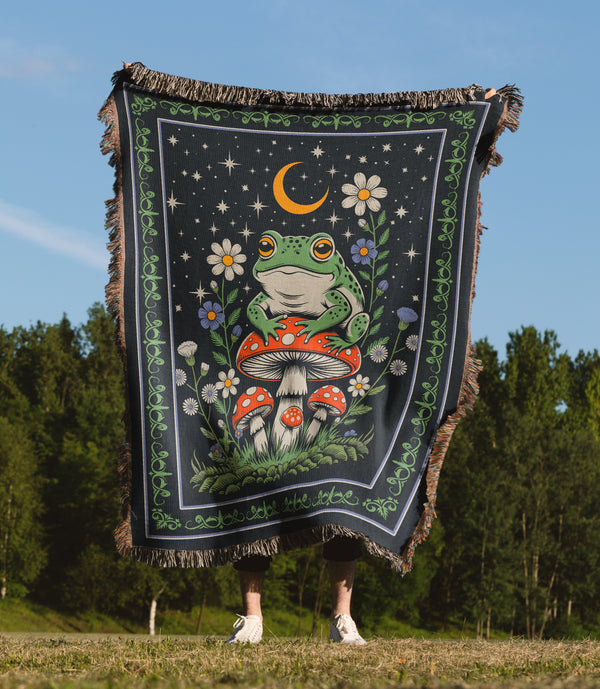 Moonlit Frog on Mushroom Woven Cotton Throw Blanket – Cottagecore Woodland Jacquard Tapestry